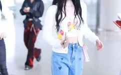 美女裸妆全身无遮掩图片